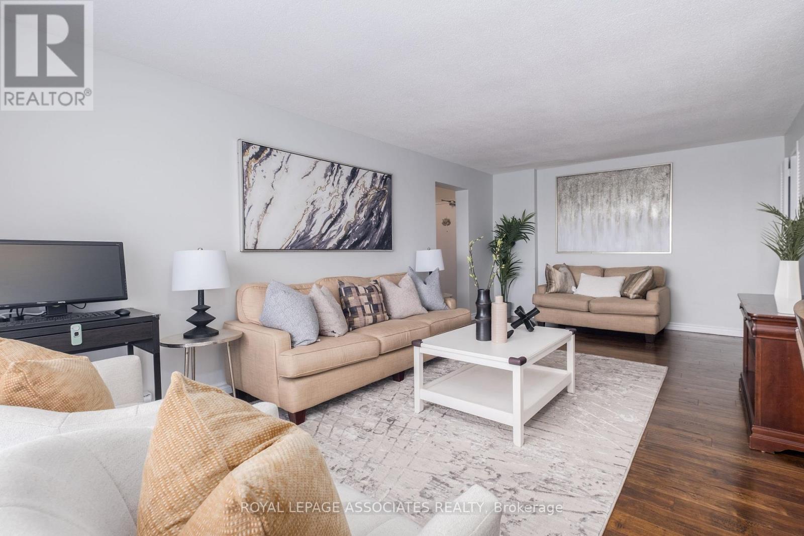 Photo 5 of 705 855 Kennedy Road, Toronto ON