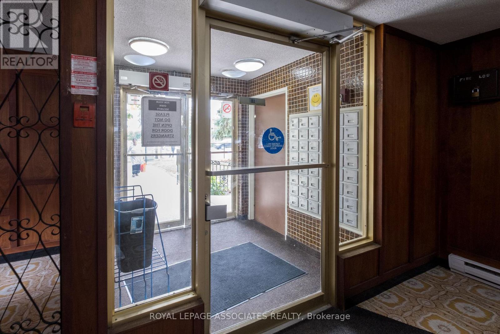 Photo 8 of 705 855 Kennedy Road, Toronto ON