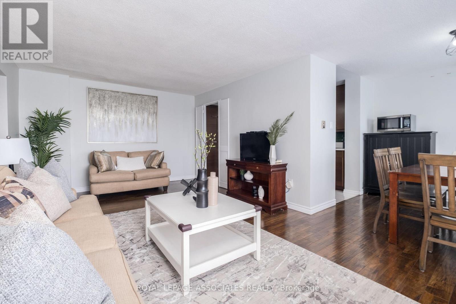 Photo 10 of 705 855 Kennedy Road, Toronto ON