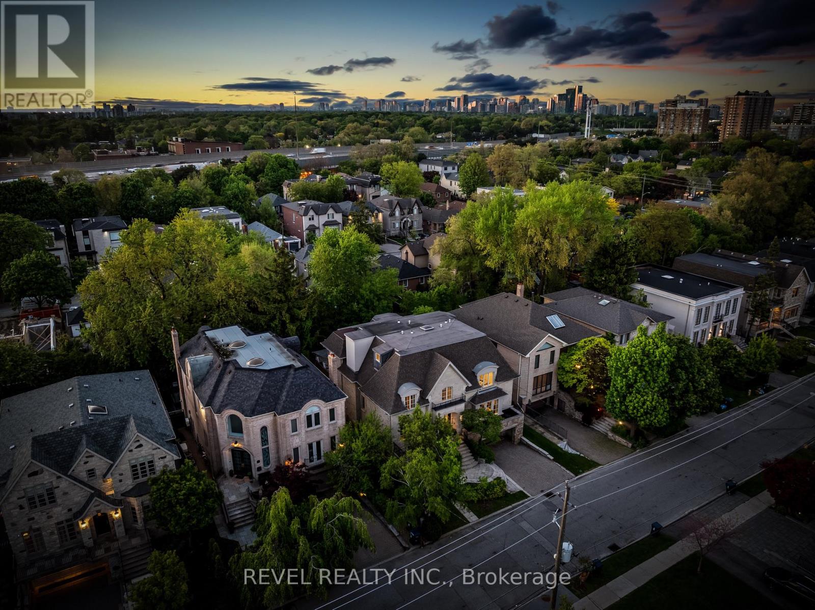 Photo 38 of 208 Carmichael Avenue, Toronto ON