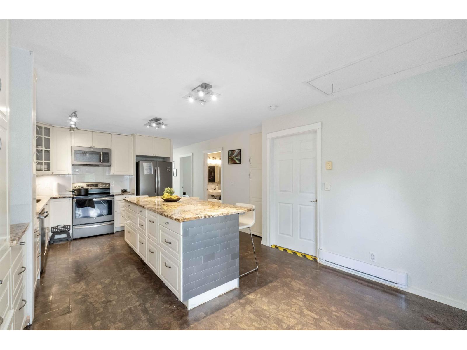 Photo 7 of 12257 101 Avenue, Surrey BC