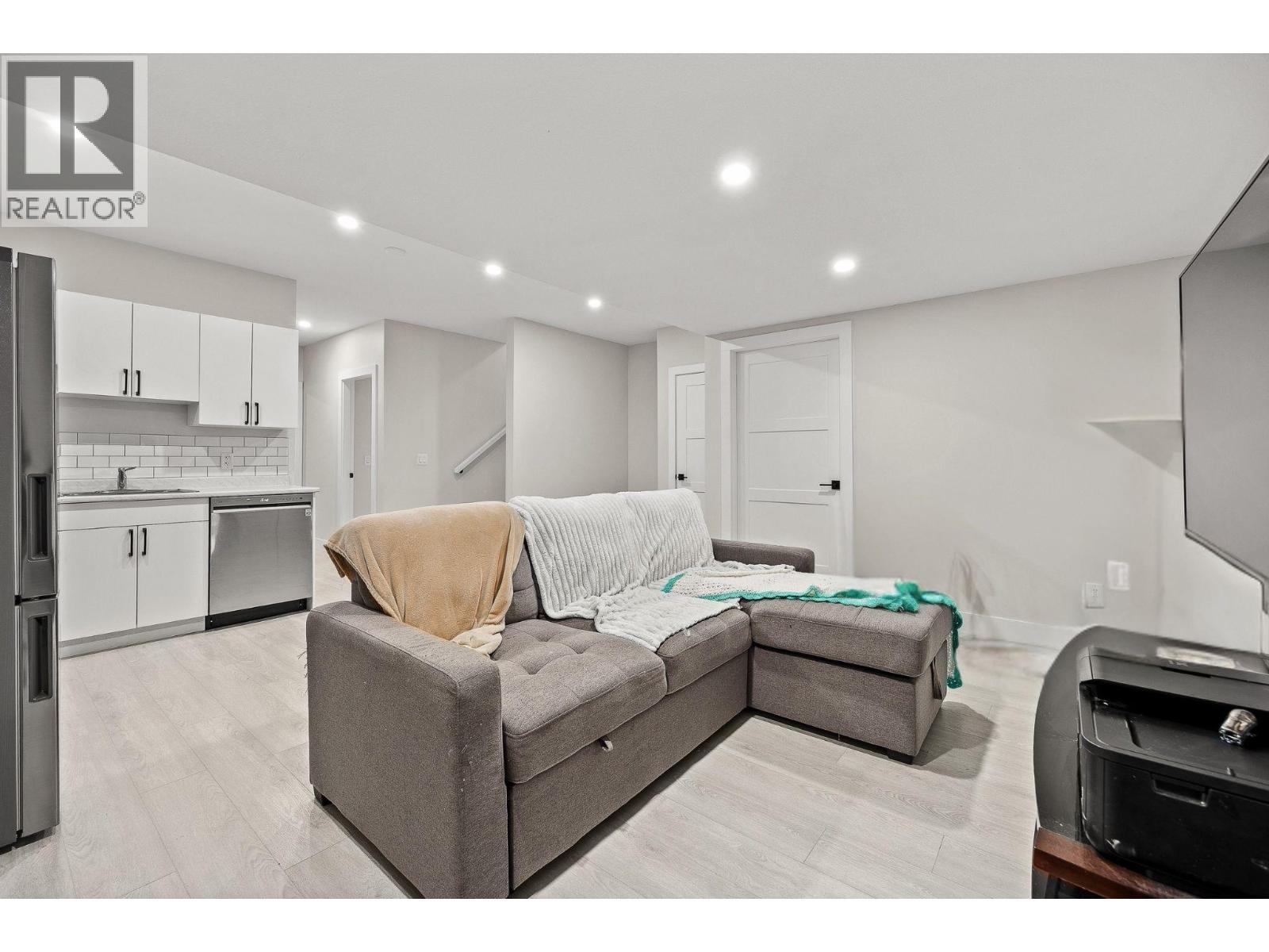  3329 Hawks Crescent, West Kelowna