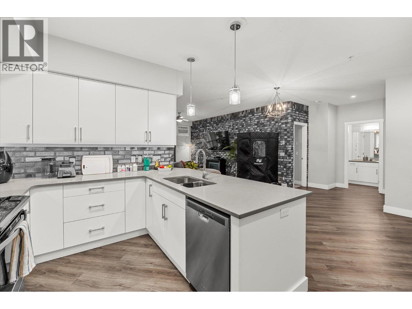 216 3090 Burtch Road, Kelowna