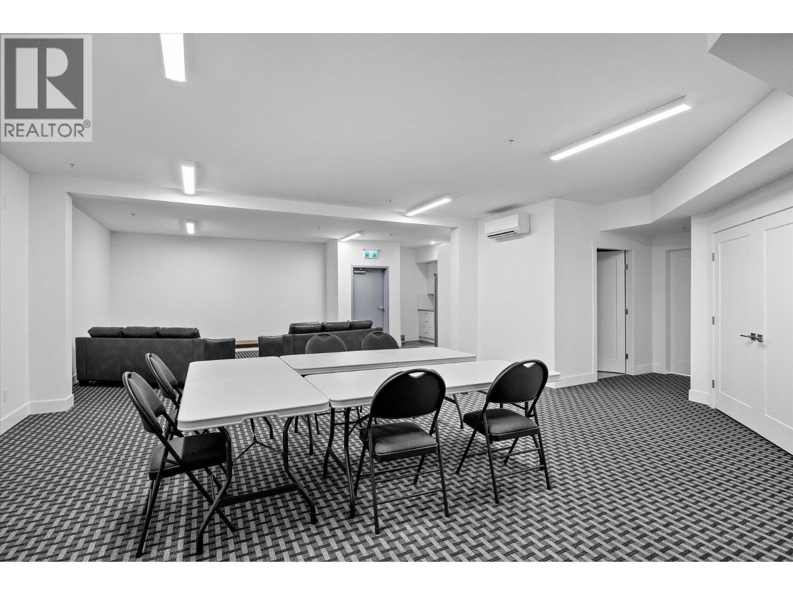 216 3090 Burtch Road, Kelowna