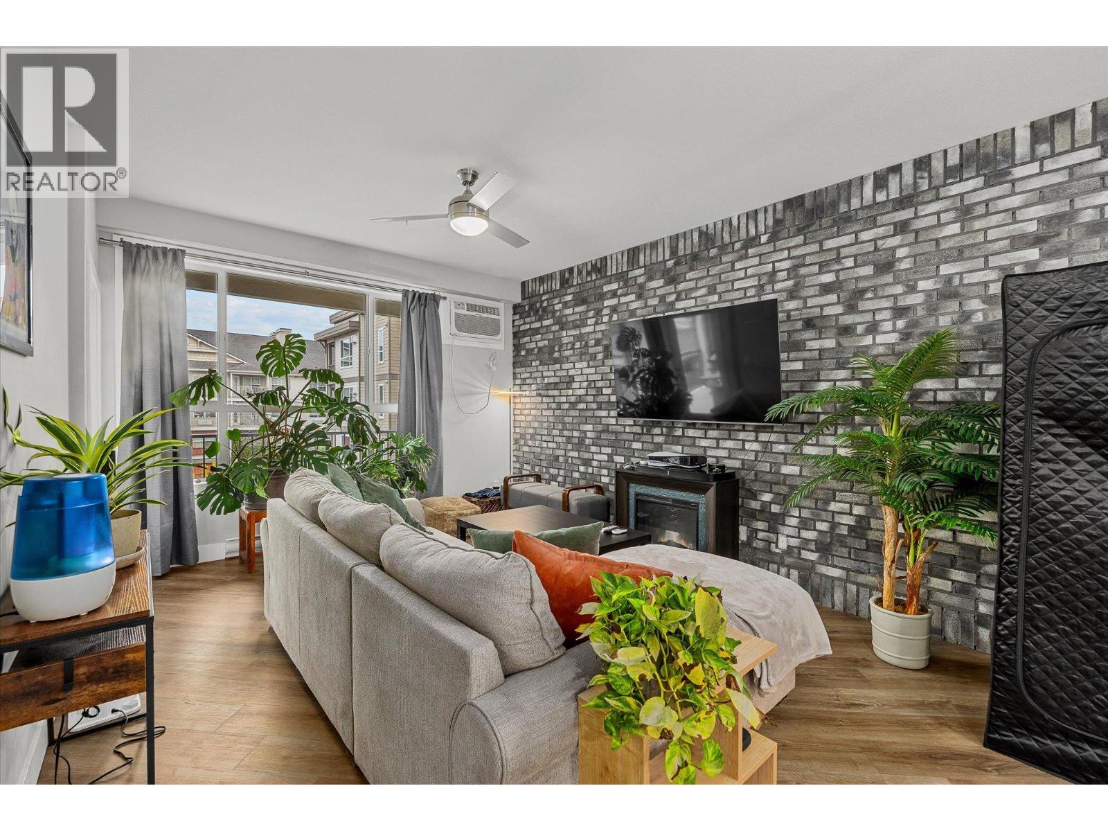216 3090 Burtch Road, Kelowna