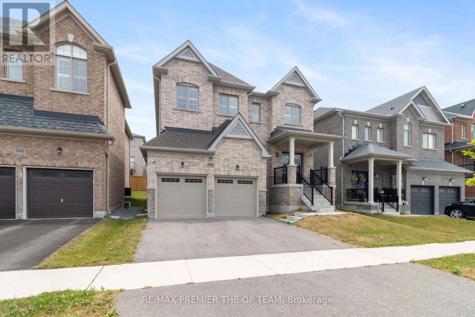 Photo 6 of 1941 Don White Court, Oshawa ON