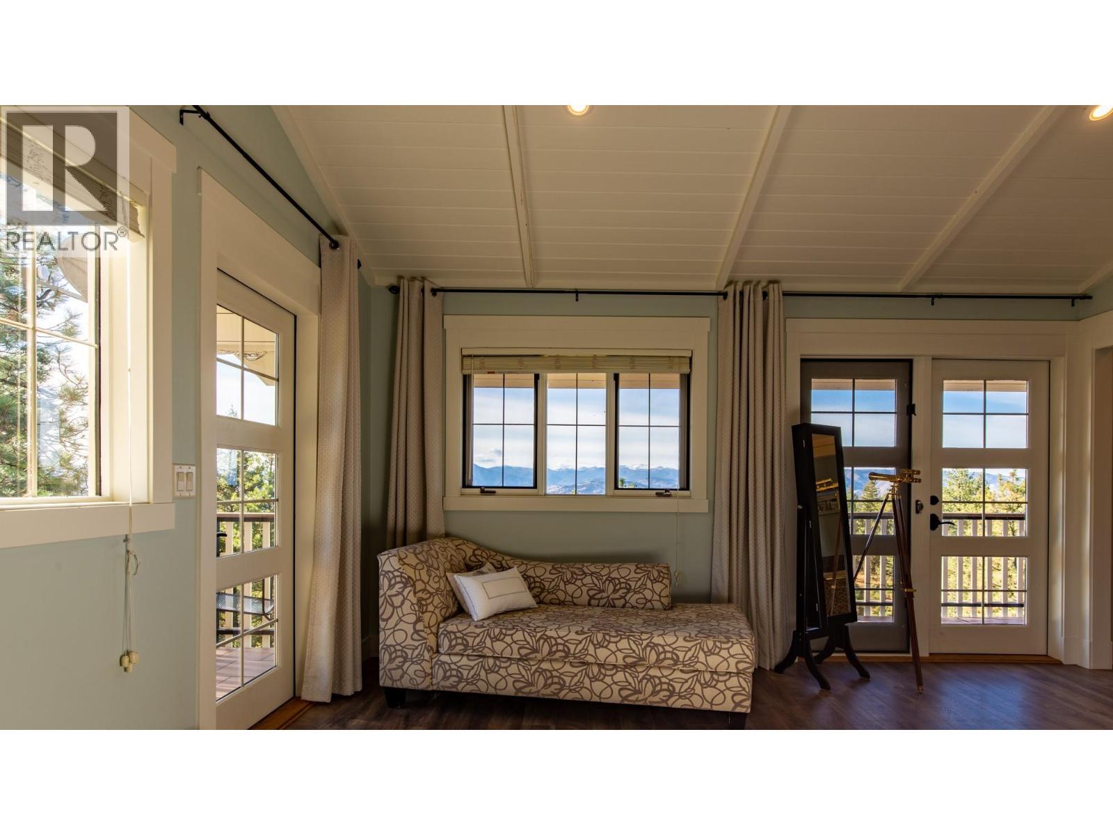 205 Peregrine Court, Osoyoos