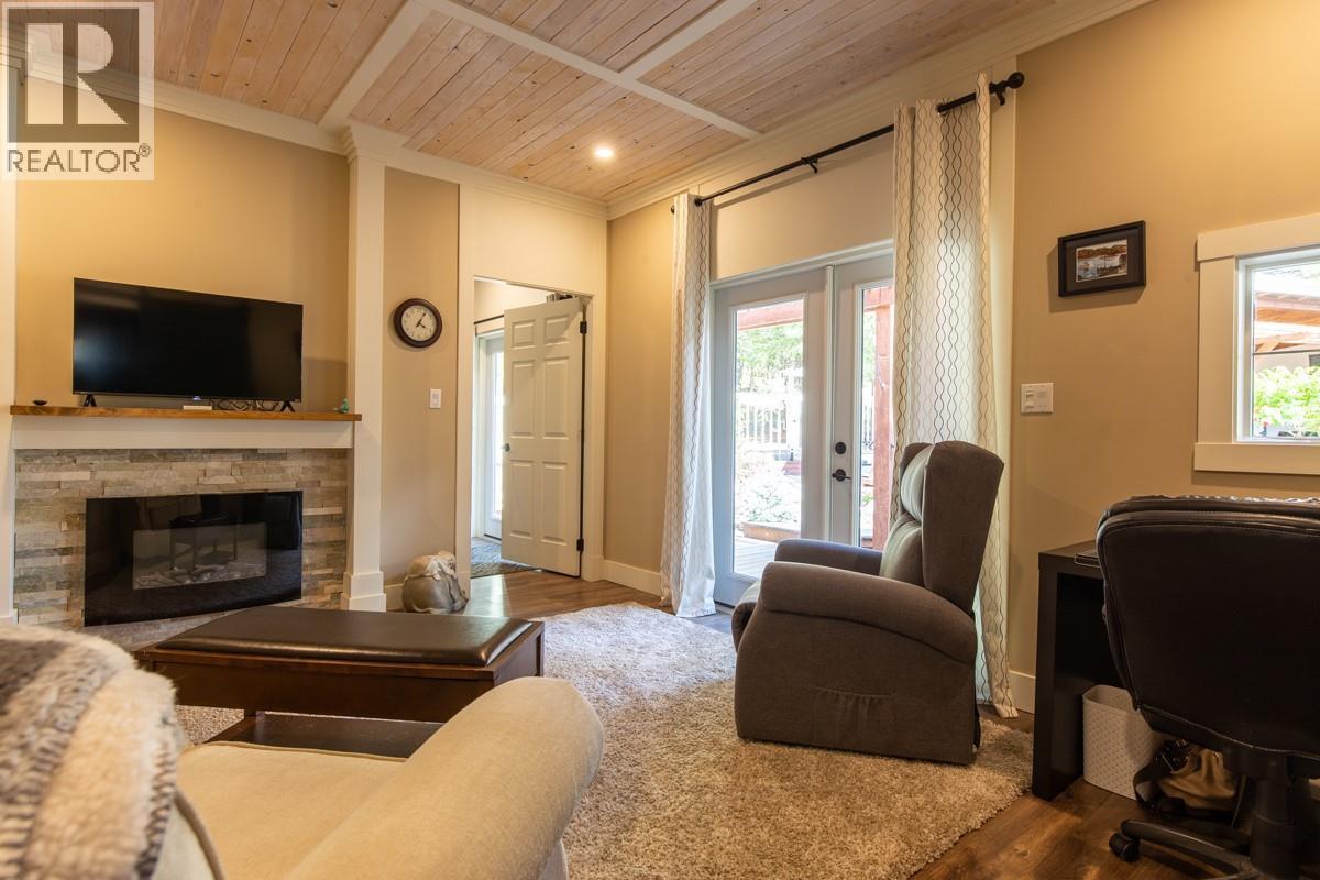 205 Peregrine Court, Osoyoos