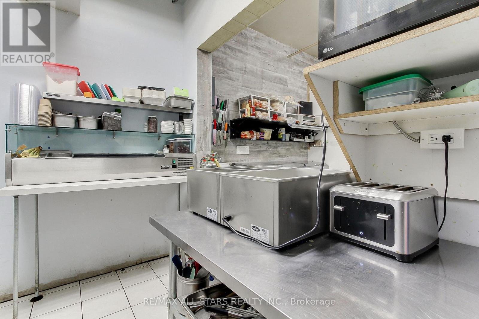 Photo 28 of 1 320 Harry Walker Parkway, Newmarket ON