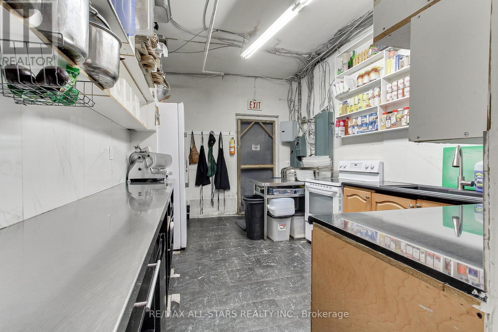 Photo 34 of 1 320 Harry Walker Parkway, Newmarket ON
