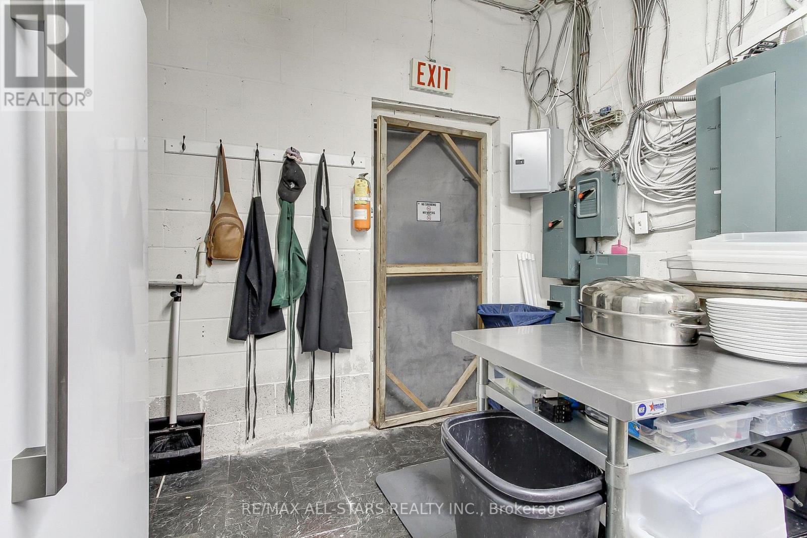 Photo 35 of 1 320 Harry Walker Parkway, Newmarket ON
