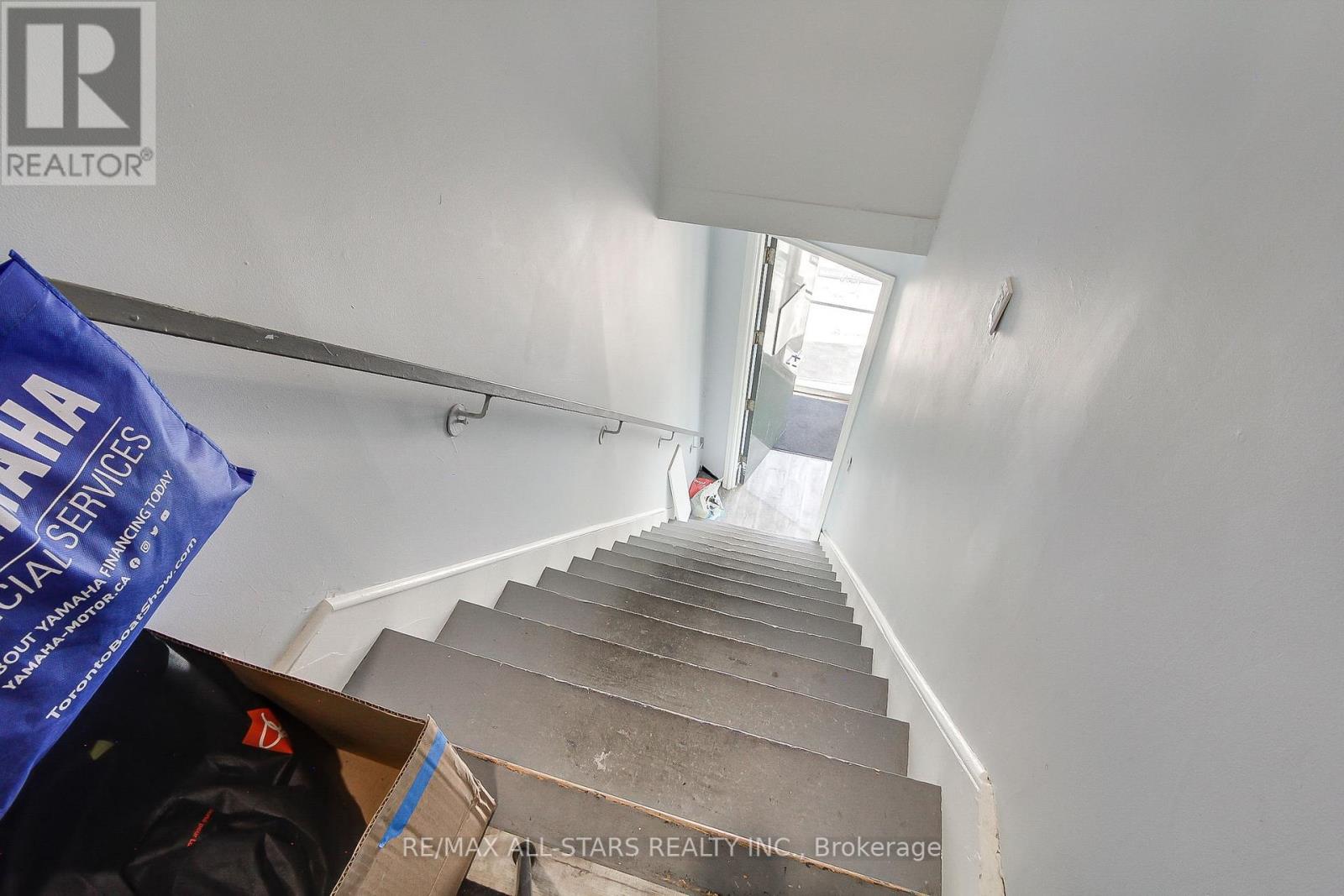 Photo 30 of 1 320 Harry Walker Parkway, Newmarket ON