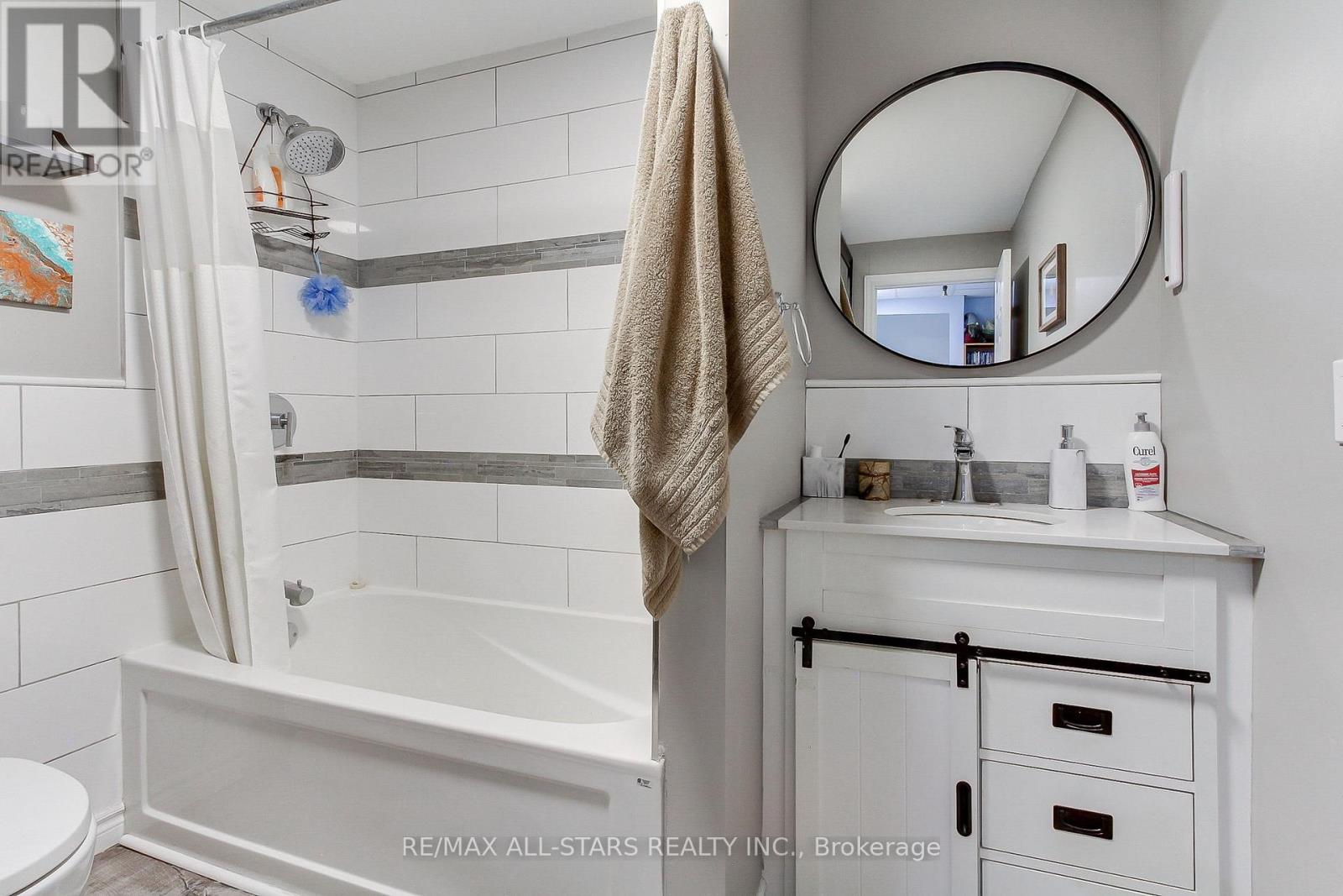 Photo 8 of 1 320 Harry Walker Parkway, Newmarket ON