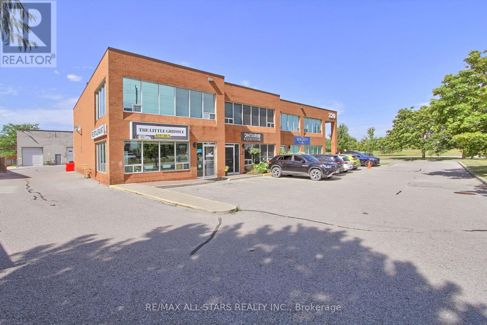 Photo 13 of 1 320 Harry Walker Parkway, Newmarket ON