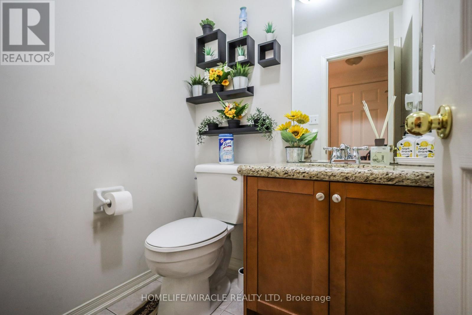 Photo 12 of 73 Andriana Crescent, Markham ON
