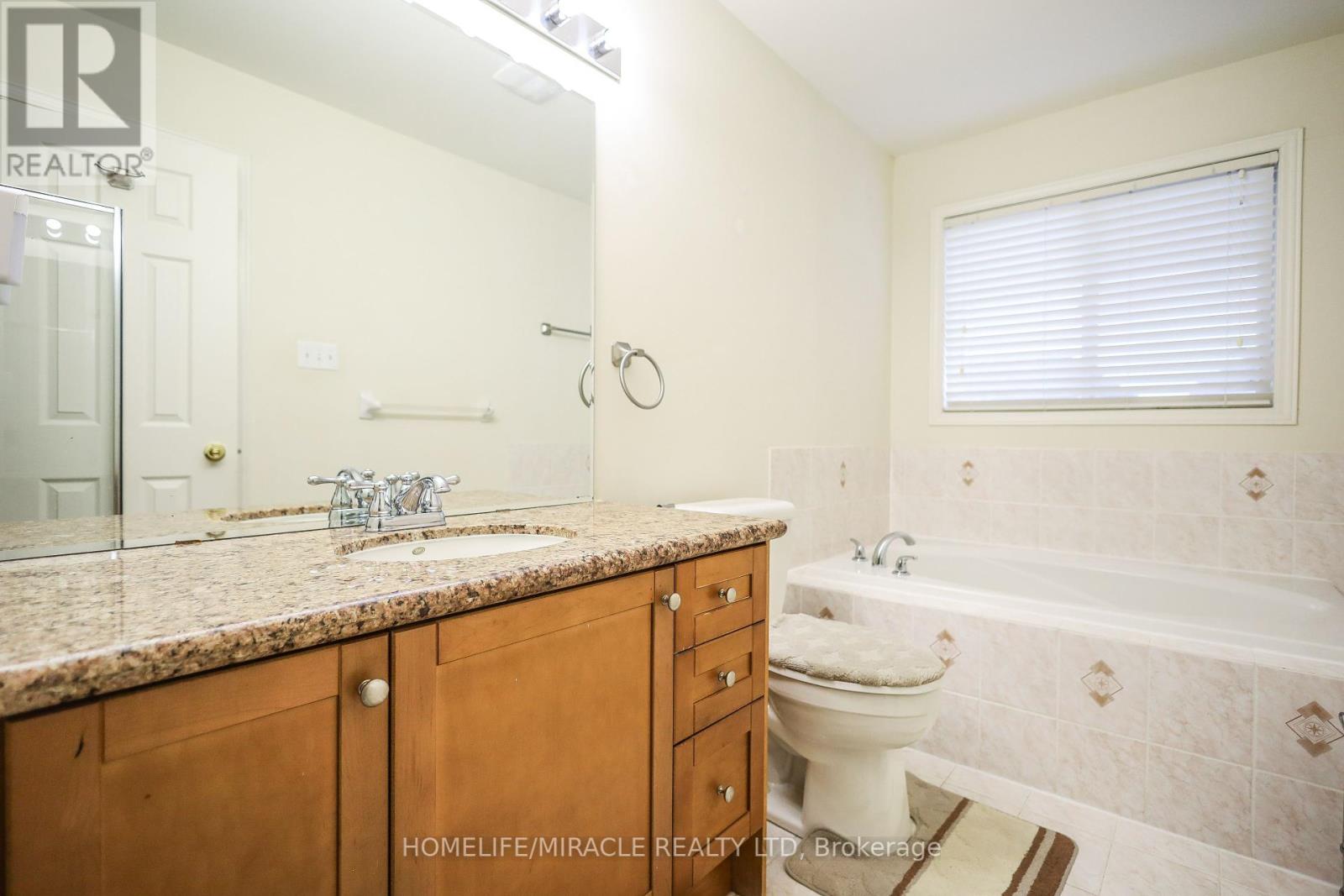 Photo 9 of 73 Andriana Crescent, Markham ON
