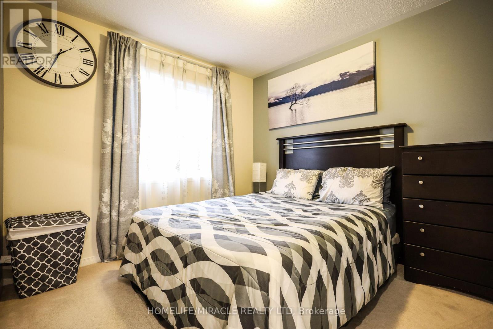 Photo 7 of 73 Andriana Crescent, Markham ON
