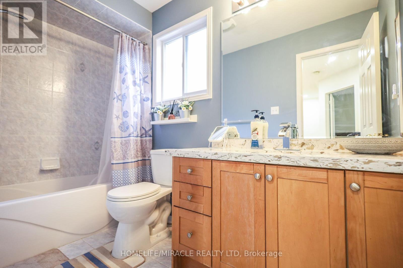 Photo 5 of 73 Andriana Crescent, Markham ON