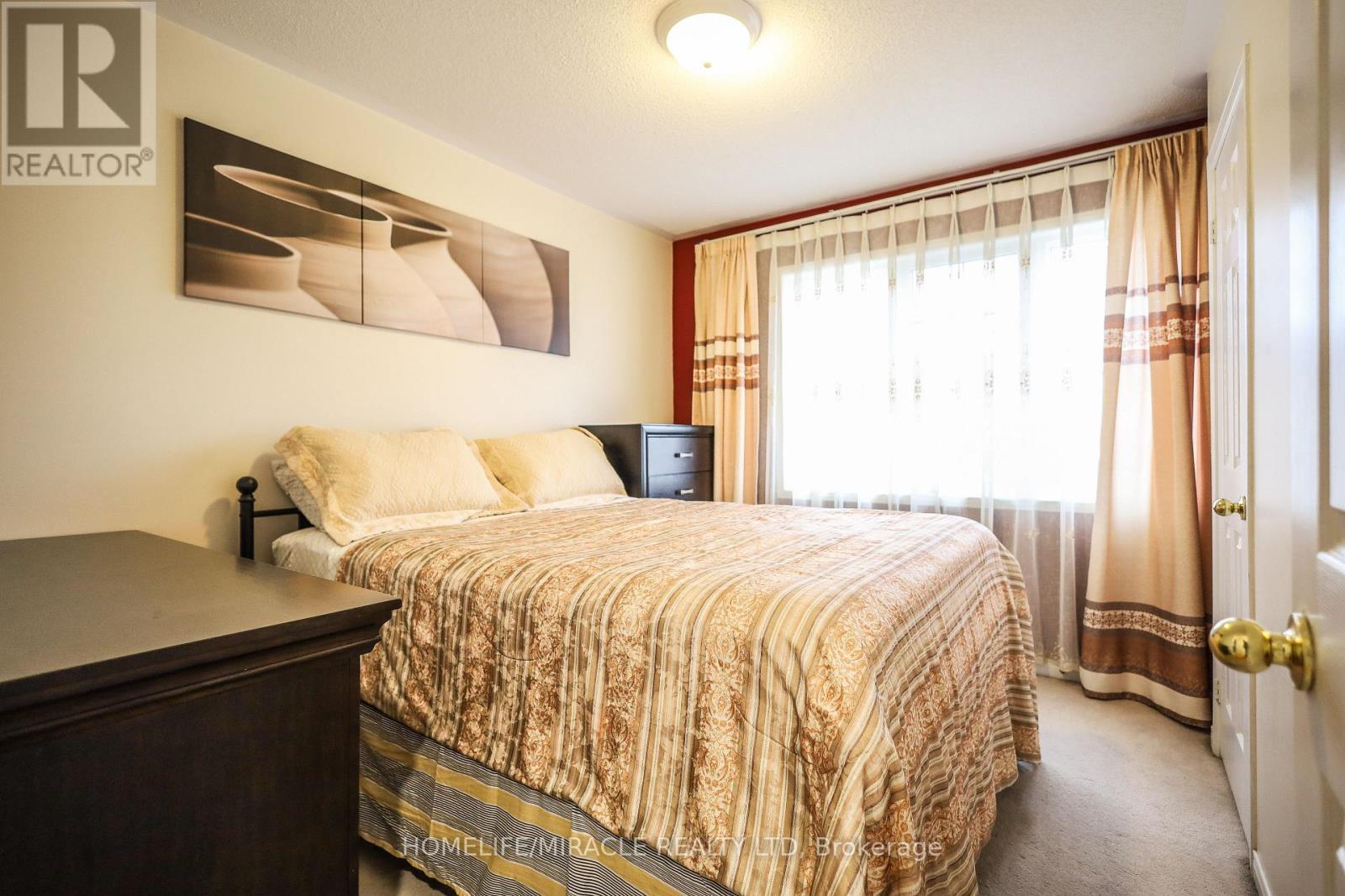 Photo 13 of 73 Andriana Crescent, Markham ON