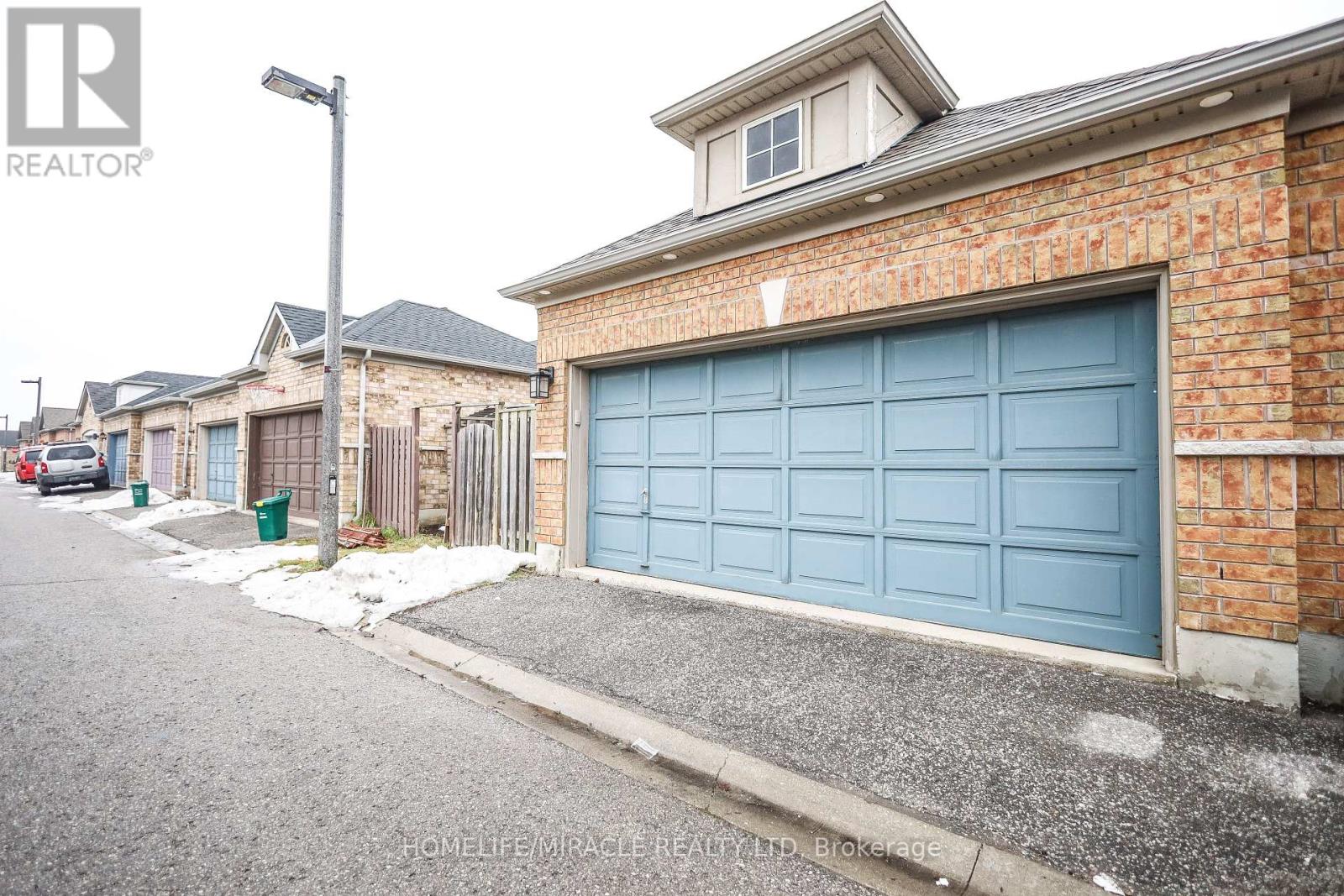 Photo 2 of 73 Andriana Crescent, Markham ON