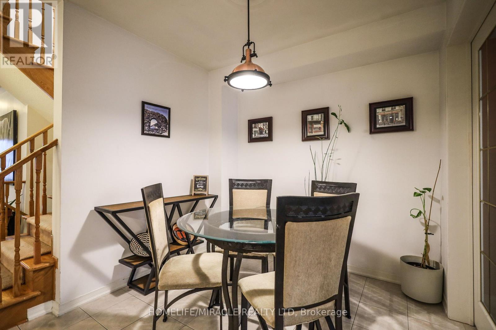 Photo 11 of 73 Andriana Crescent, Markham ON