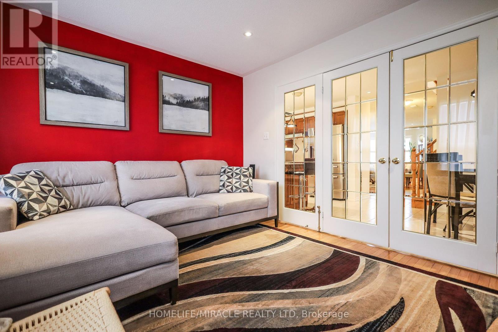 Photo 16 of 73 Andriana Crescent, Markham ON