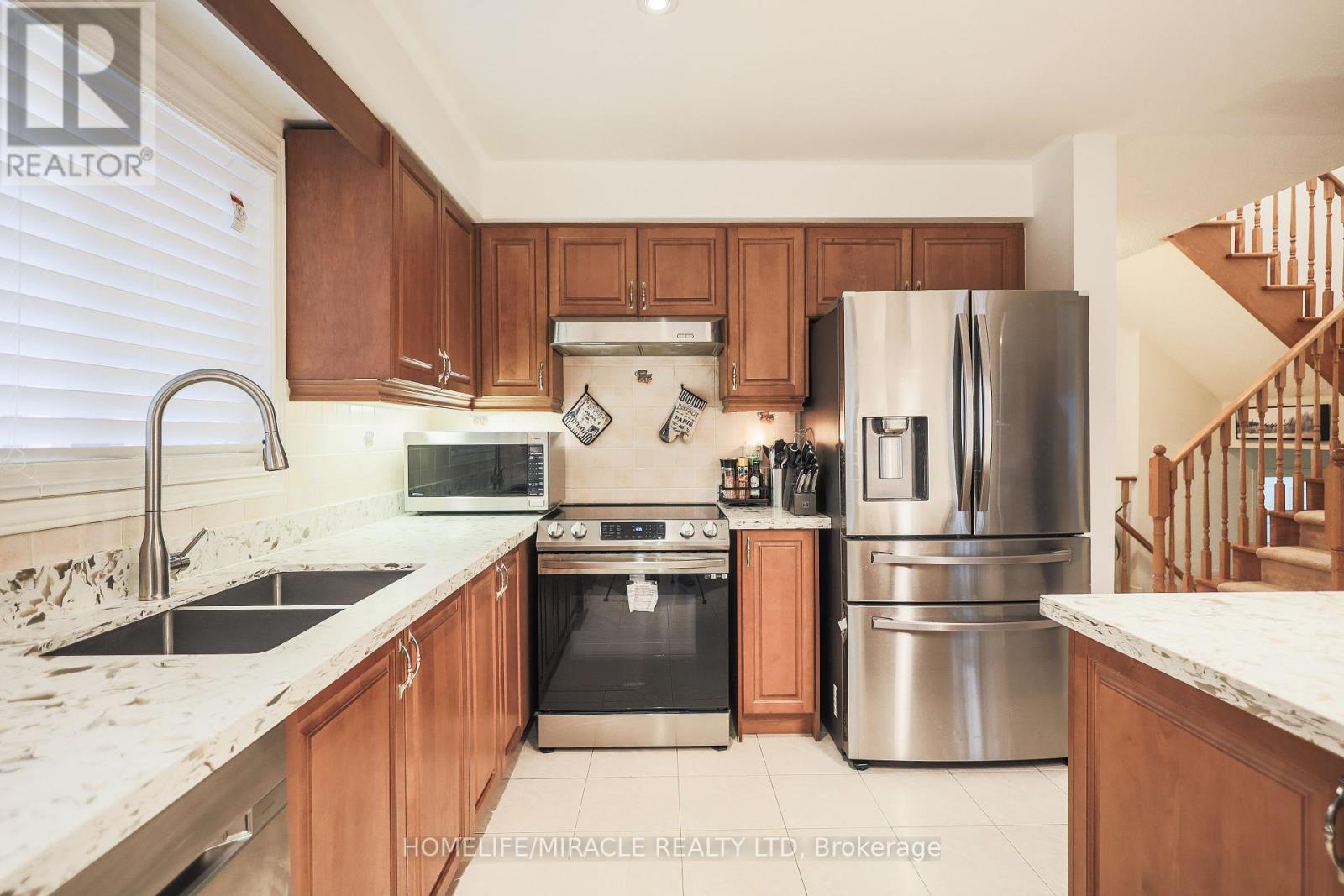 Photo 18 of 73 Andriana Crescent, Markham ON