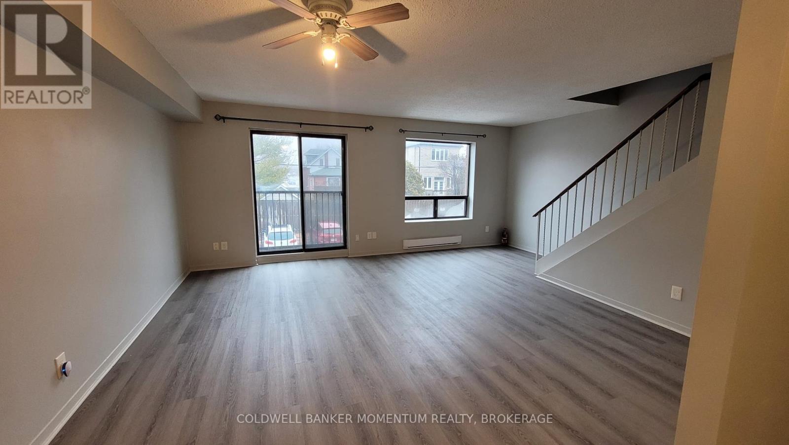 Photo 5 of 3352 Lake Shore Boulevard W, Toronto ON