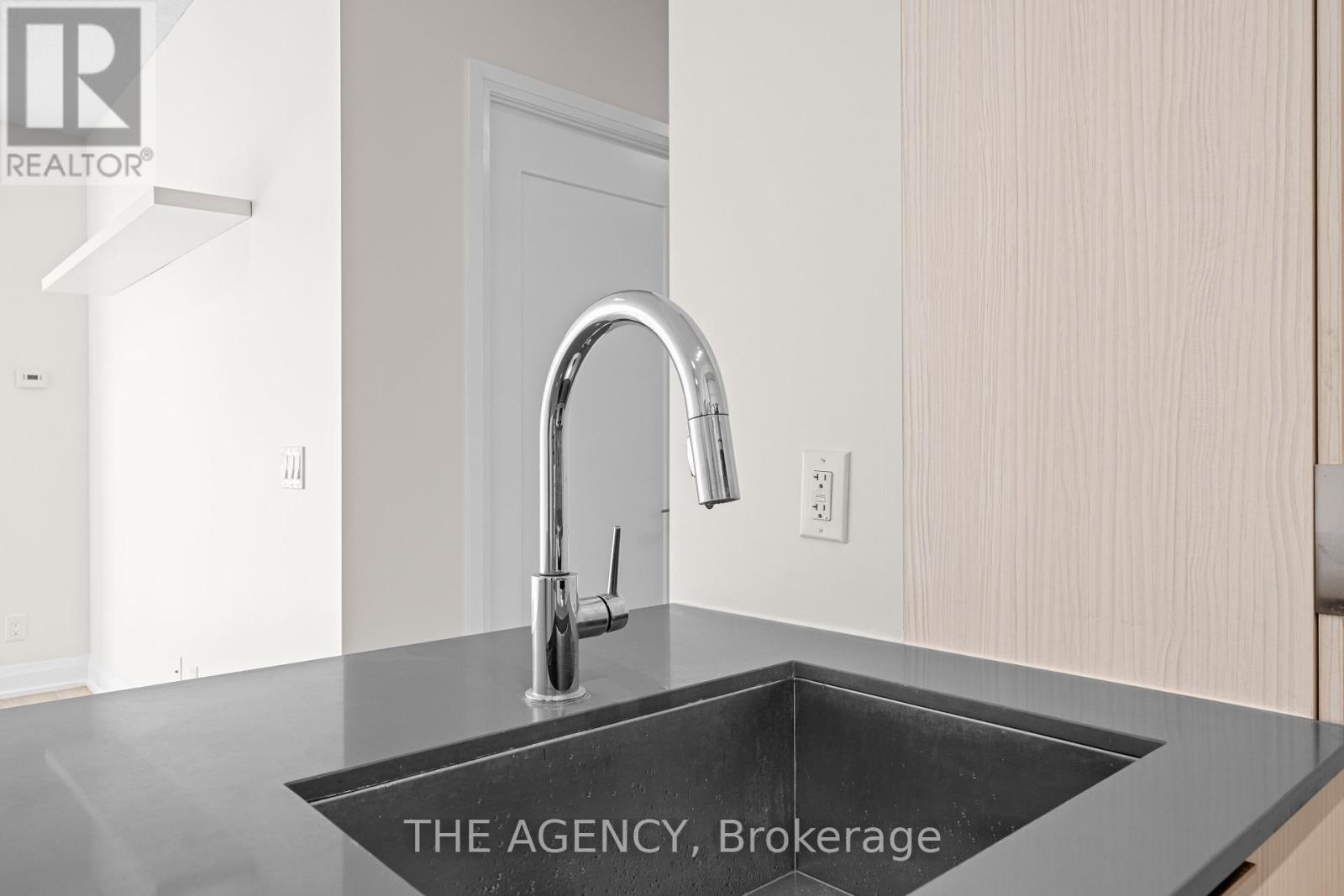 Photo 16 of 3309 56 Annie Craig Drive, Toronto ON