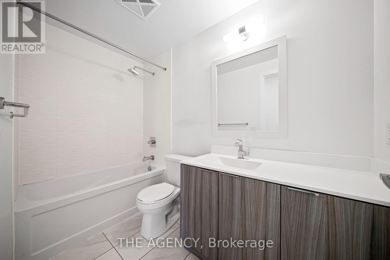 Photo 13 of 3309 56 Annie Craig Drive, Toronto ON