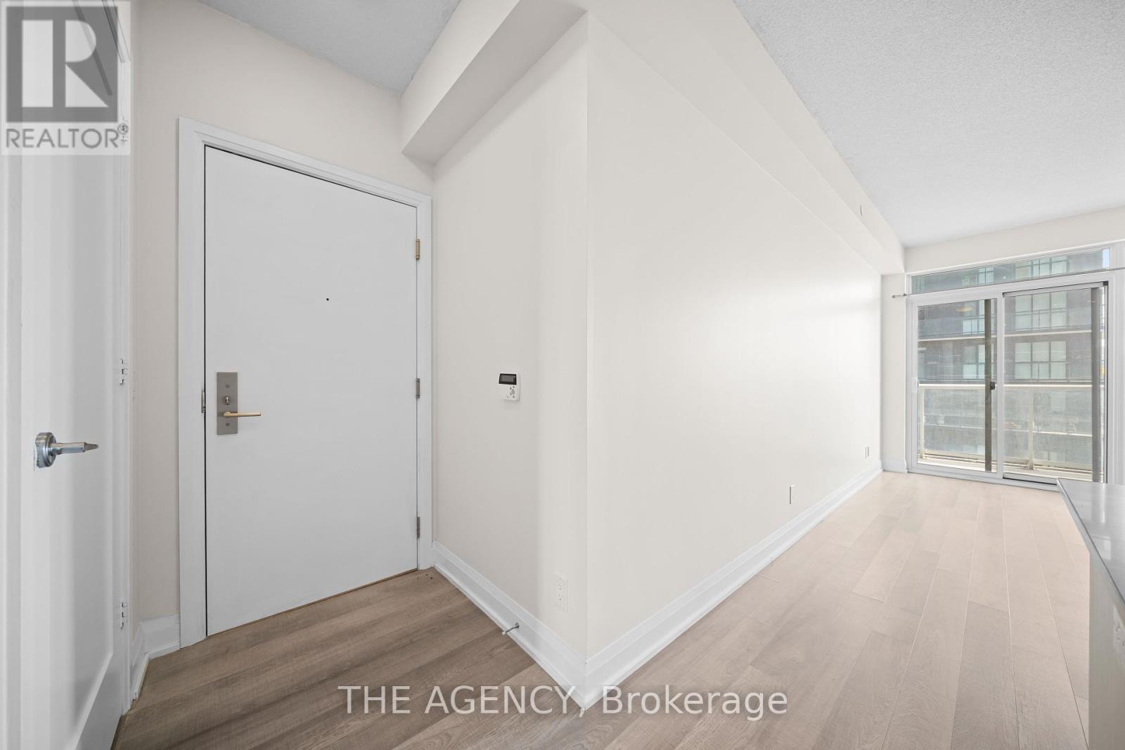 Photo 9 of 3309 56 Annie Craig Drive, Toronto ON