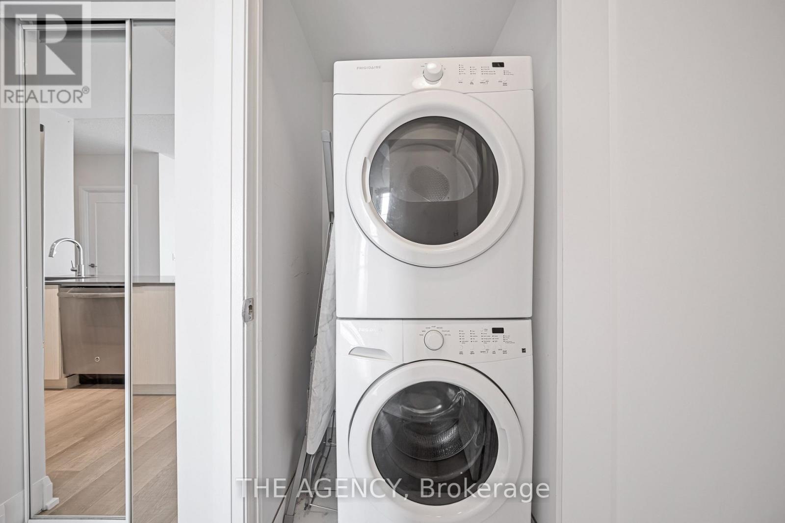 Photo 18 of 3309 56 Annie Craig Drive, Toronto ON