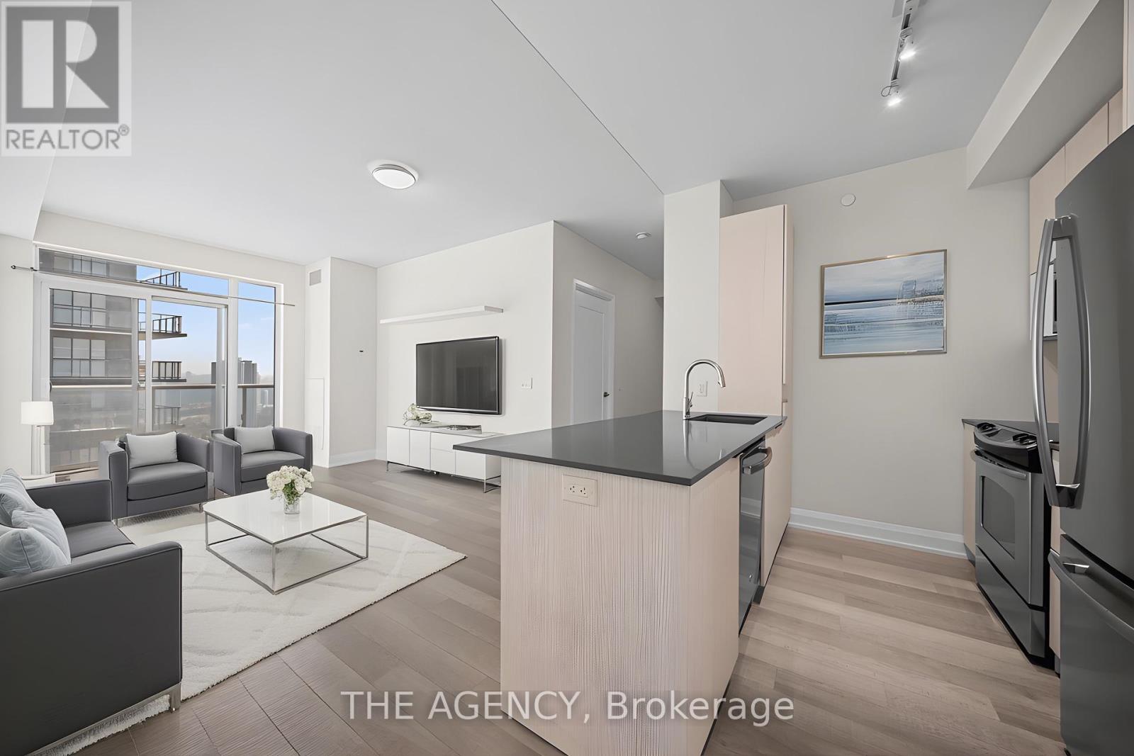 Photo 8 of 3309 56 Annie Craig Drive, Toronto ON