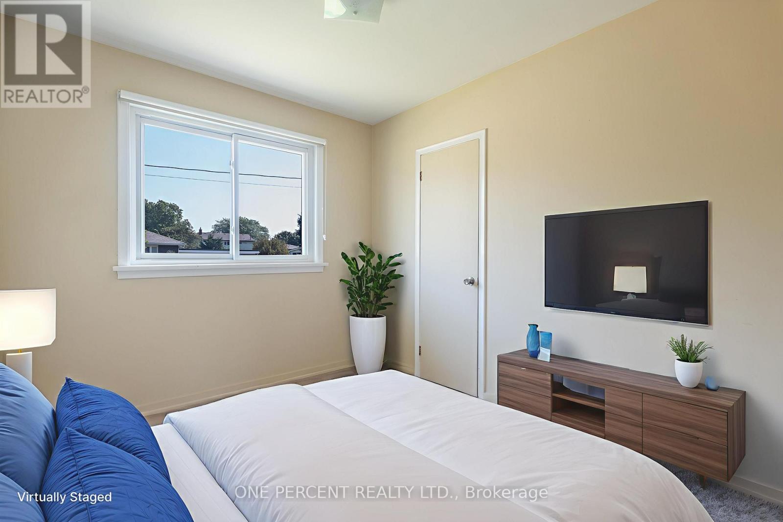 Photo 6 of 696 Peele Boulevard, Burlington ON
