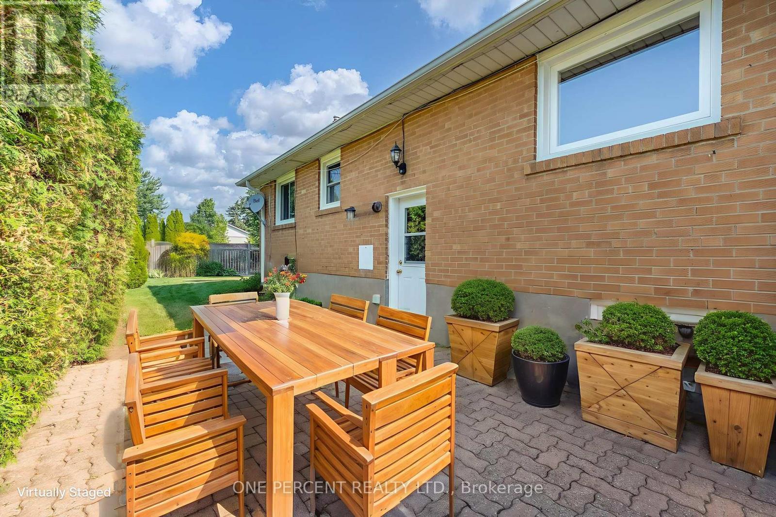 Photo 2 of 696 Peele Boulevard, Burlington ON