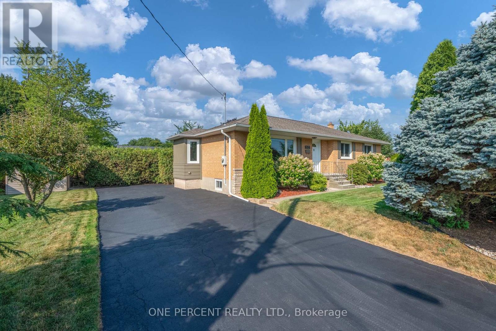Photo 13 of 696 Peele Boulevard, Burlington ON