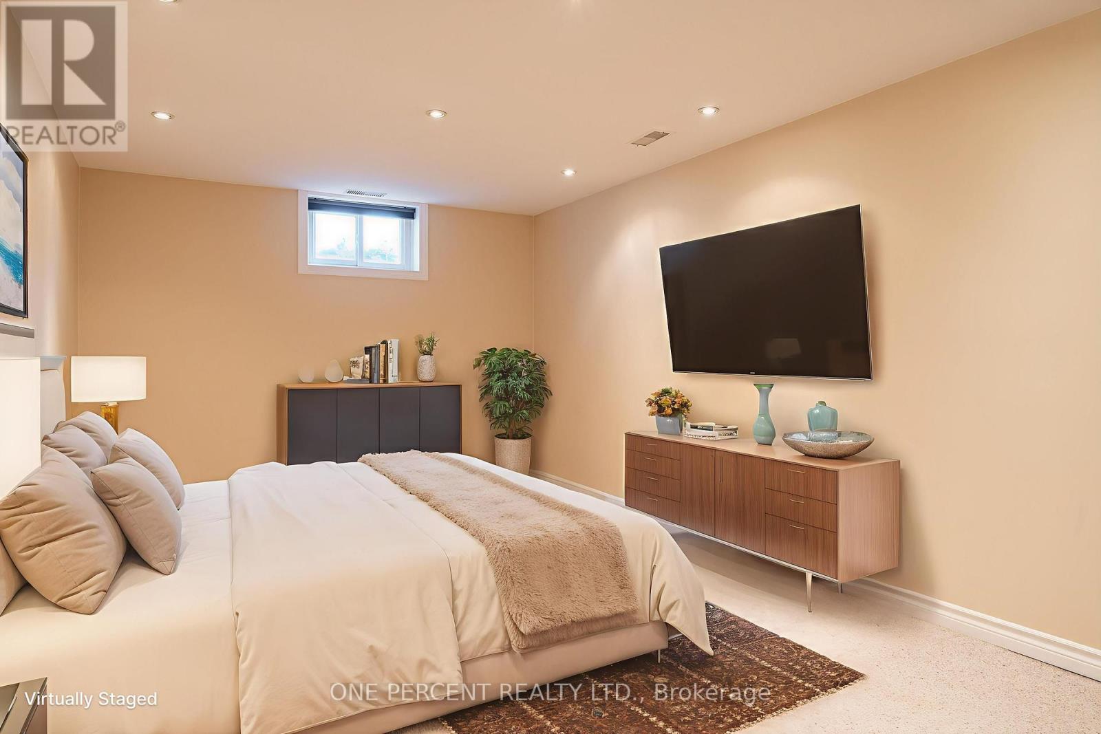 Photo 4 of 696 Peele Boulevard, Burlington ON