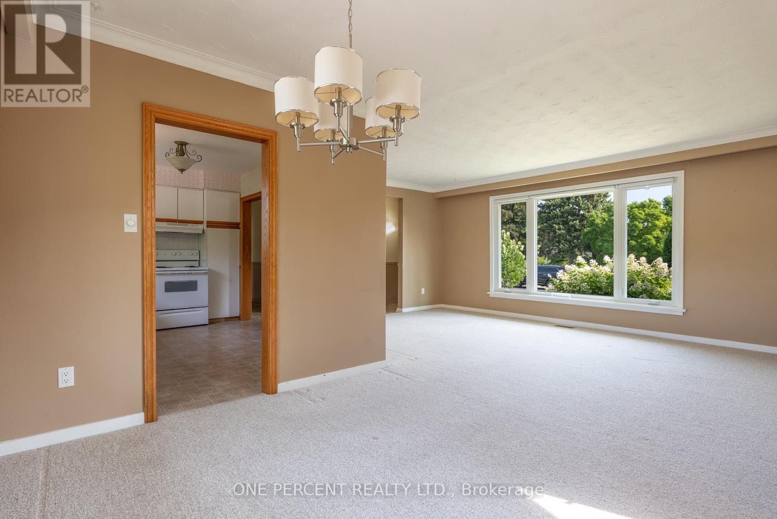 Photo 23 of 696 Peele Boulevard, Burlington ON