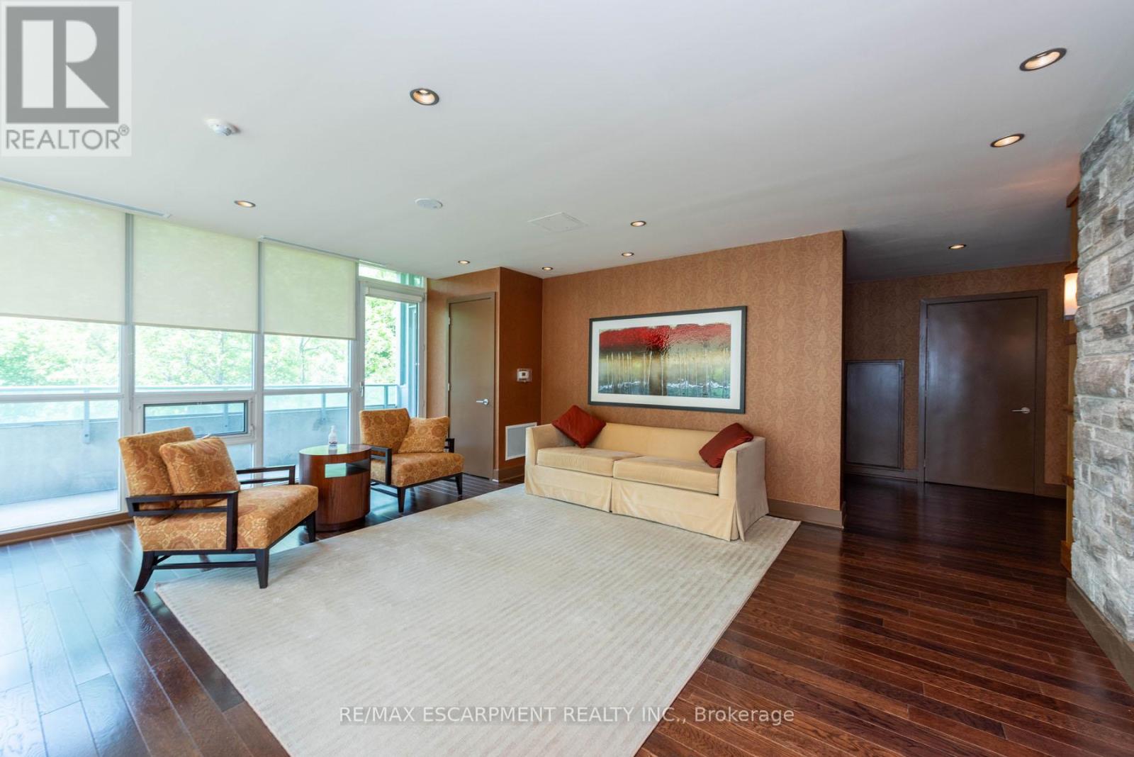 Photo 2 of 710 1055 Southdown Road, Mississauga ON