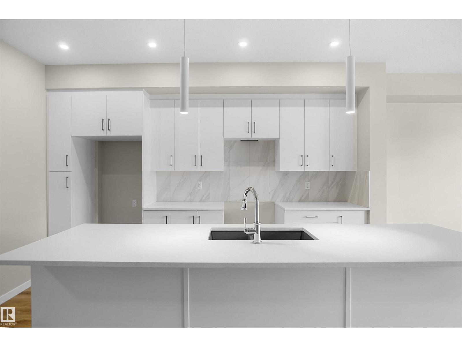 Photo 15 of 22926 95 A Av Nw, Edmonton AB
