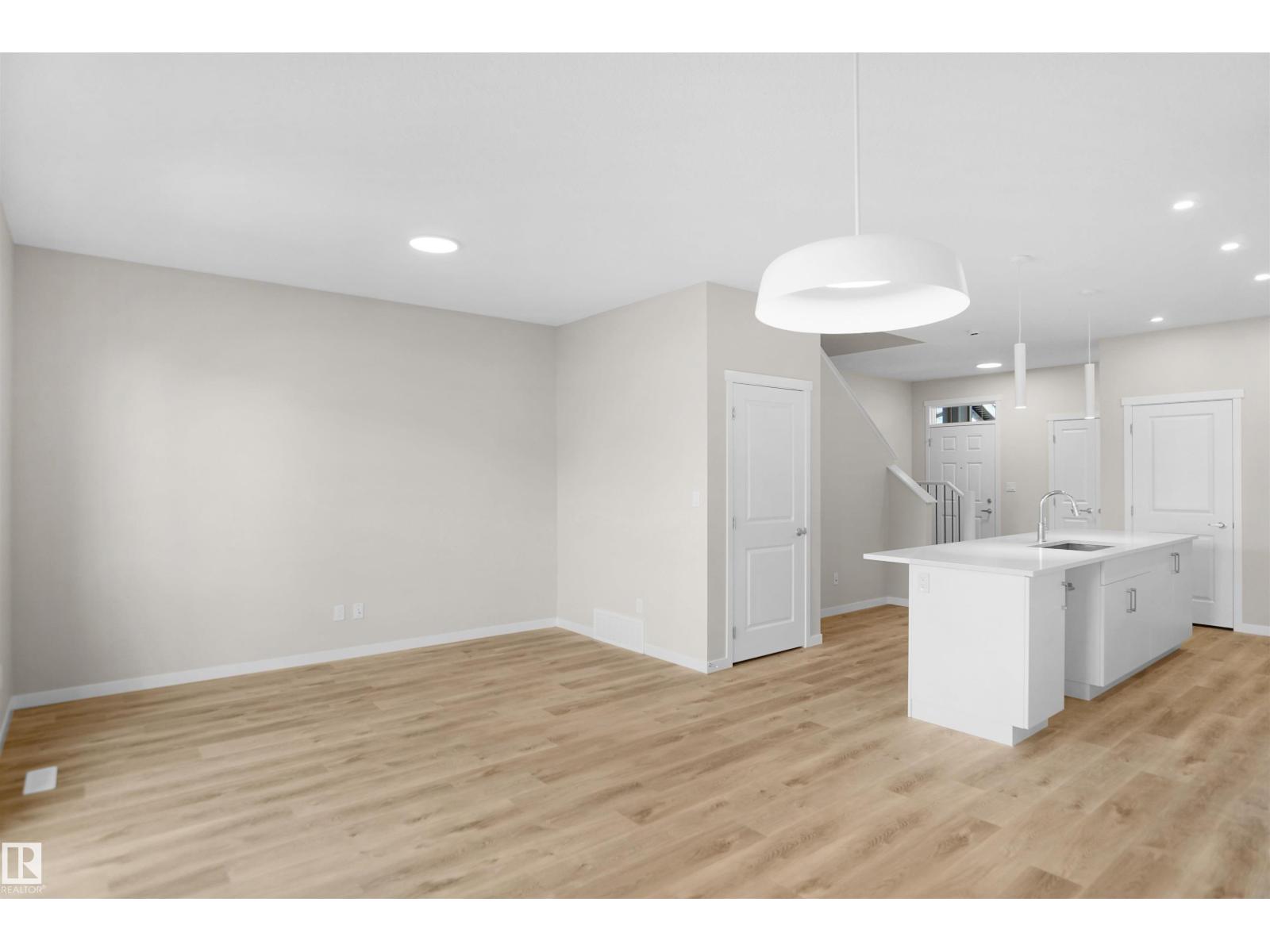 Photo 20 of 22926 95 A Av Nw, Edmonton AB