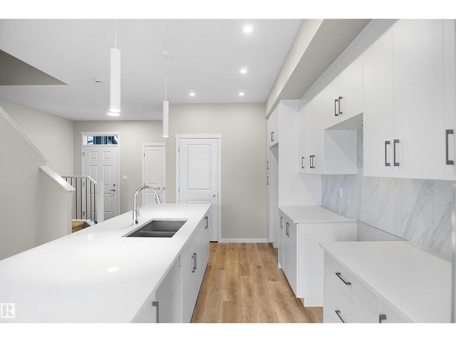 Photo 5 of 22926 95 A Av Nw, Edmonton AB