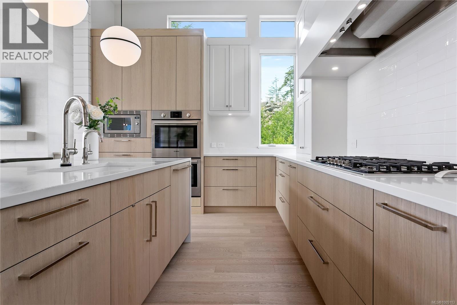 7510 Ocean Park Pl, Sooke
