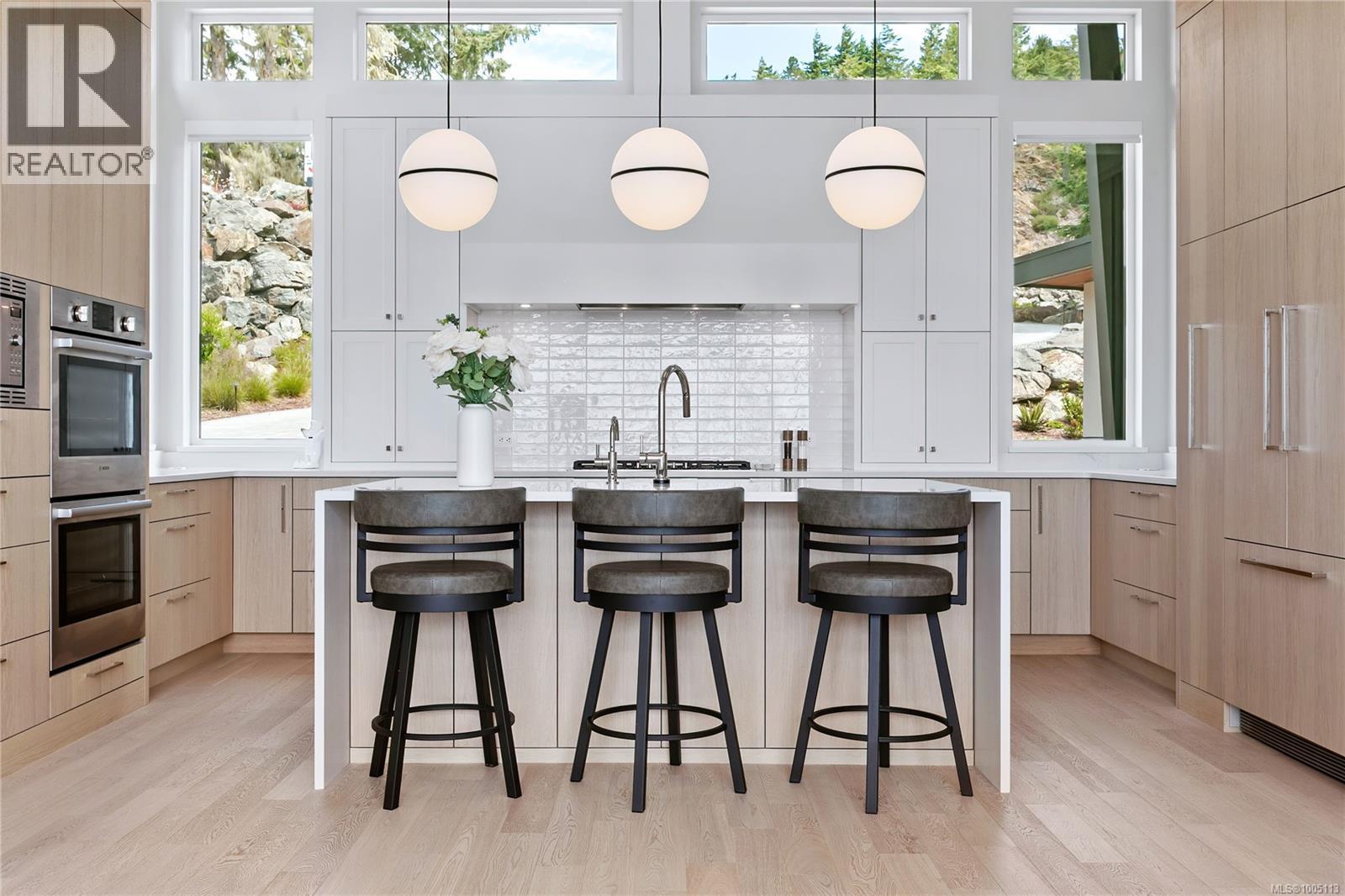 7510 Ocean Park Pl, Sooke