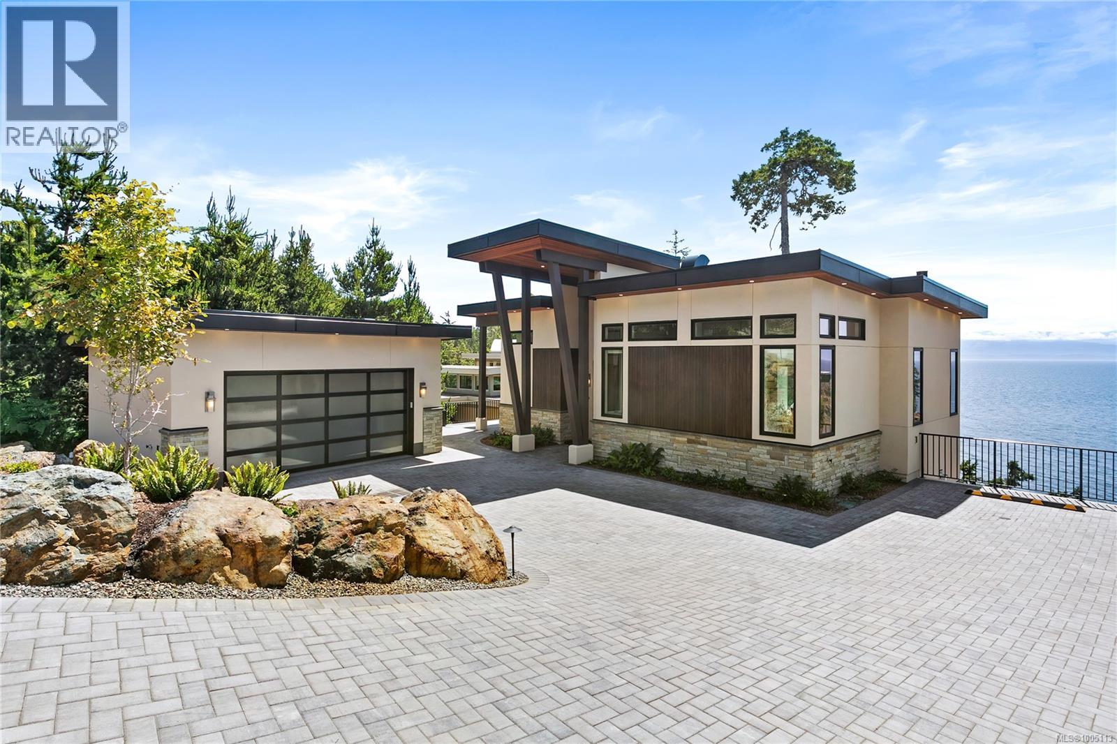 7510 Ocean Park Pl, Sooke