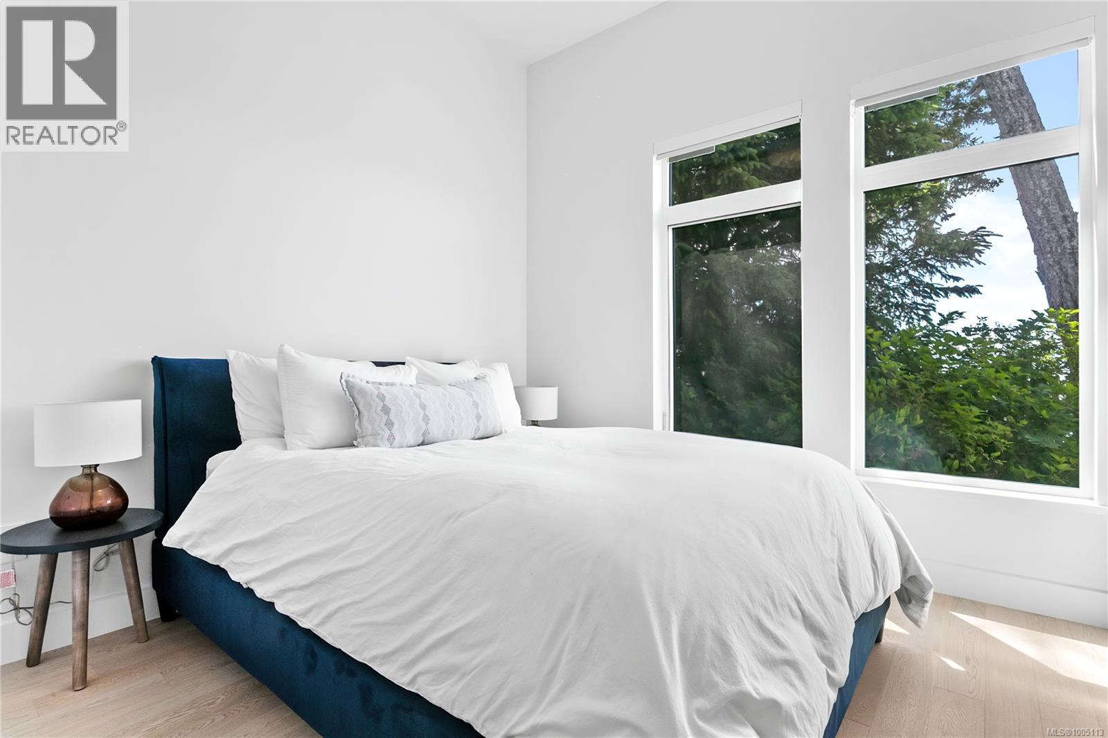7510 Ocean Park Pl, Sooke