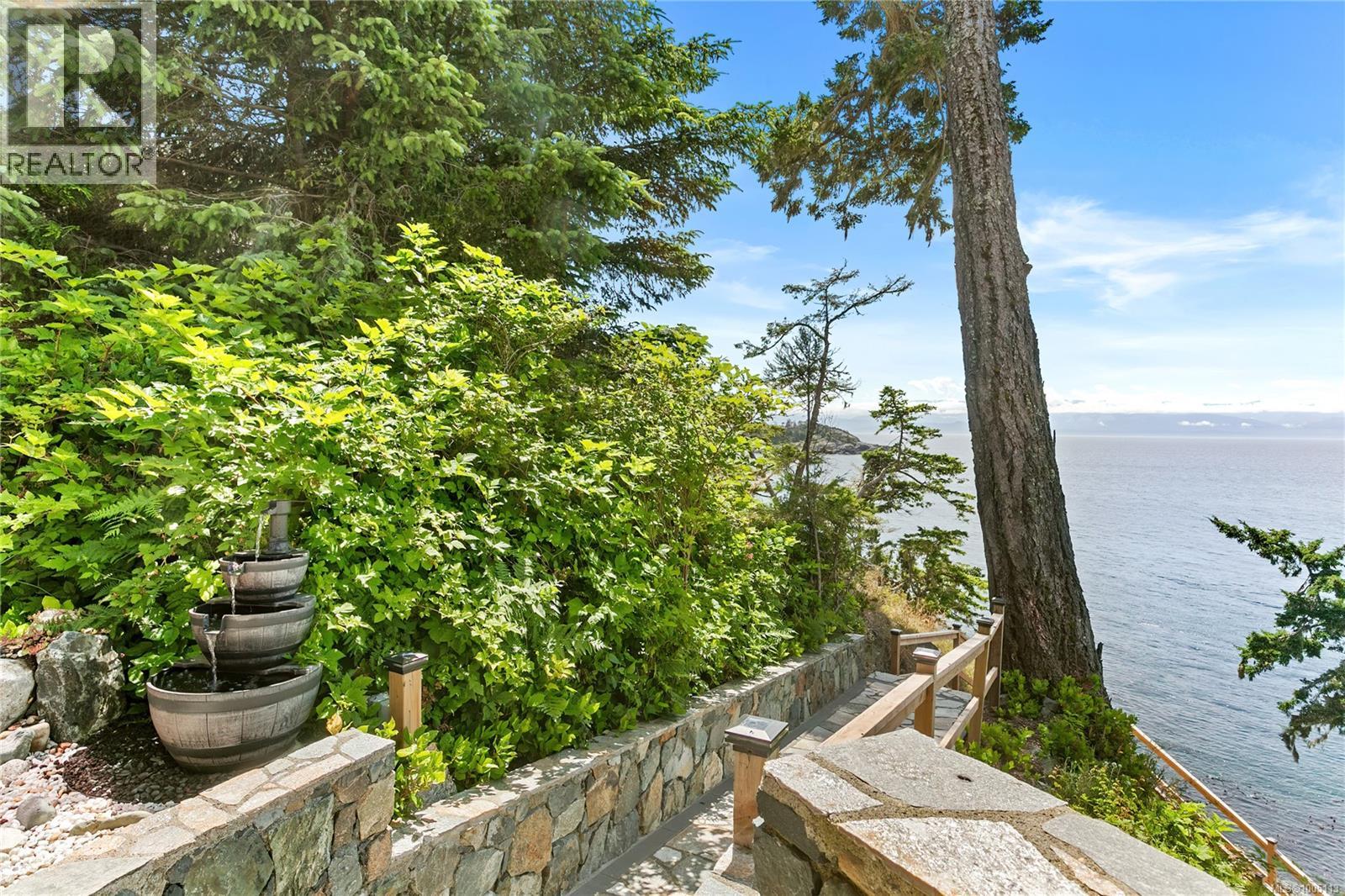 7510 Ocean Park Pl, Sooke