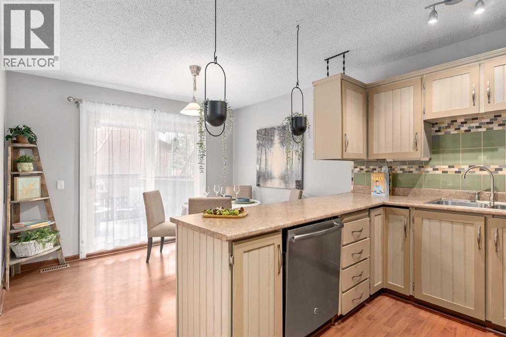 Single Family House for Sale in   Oakmoor Drive SW Palliser Calgary 