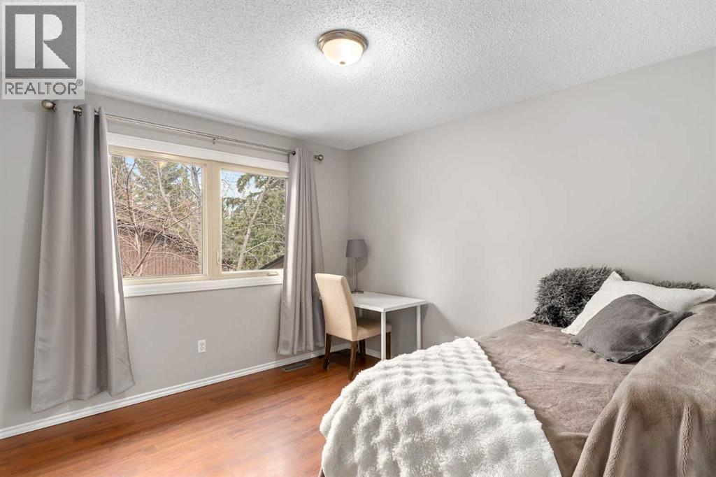 Single Family House for Sale in   Oakmoor Drive SW Palliser Calgary 