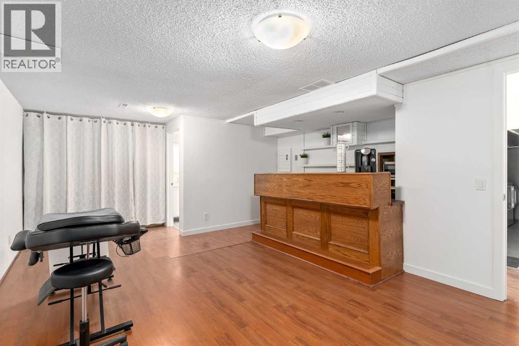Single Family House for Sale in   Oakmoor Drive SW Palliser Calgary 